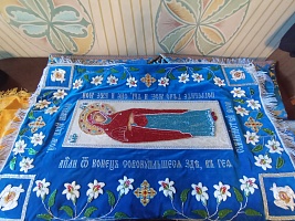 Ко дню Успения Пресвятой Богородицы, сёстрами  Успенского Брусенского монастыря г. Коломны, монахинями Марфой и Марией, нашей обители была преподнесена в дар плащаница с изображением Пресвятой Богородицы. 