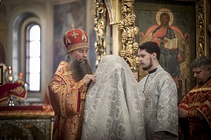 Игумен монастыря Алексий (Горлычев) принял участие в архиерейском богослужении в Успенском кафедральном соборе Дмитрова