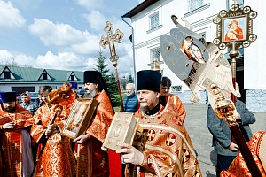 Игумен Алексий сослужил епископу Фоме в Богоявленском храме д. Бородино