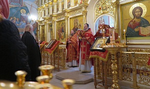 22 мая в Николо-Пешношском монастыре встретили день переноса мощей святителя Николая Чудотворца из Мир Ликийских в Бар. 