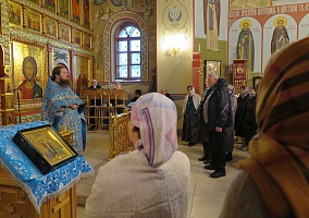 Богослужение в день праздника Введения во храм Пресвятой Богородицы.