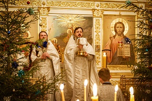 Поздравляем со Светлым Рождеством Христовым!