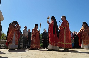 22 мая в Николо-Пешношском монастыре встретили день переноса мощей святителя Николая Чудотворца из Мир Ликийских в Бар. 