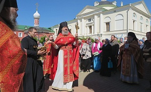 22 мая в Николо-Пешношском монастыре встретили день переноса мощей святителя Николая Чудотворца из Мир Ликийских в Бар. 